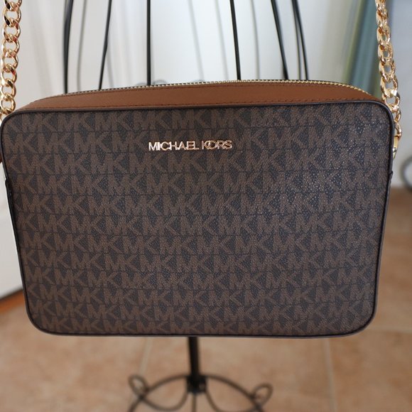 Michael Kors Handbags - NWT Michael Kors East West Jet Set Bag